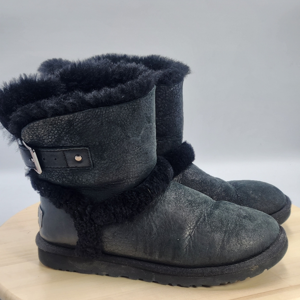 Ugg Australia Womens Airehart Boots sz 6